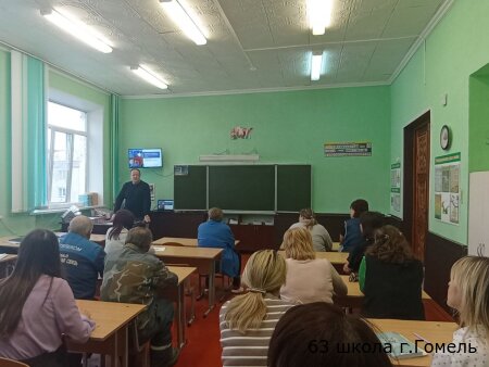 В рамках проведения единого дня информирования в ГУО "Начальная школа 63 г.Гомеля" с коллективом встретился депутат Гомельского городского Совета депутатов 29 созыва Нестерович Игорь Викторович