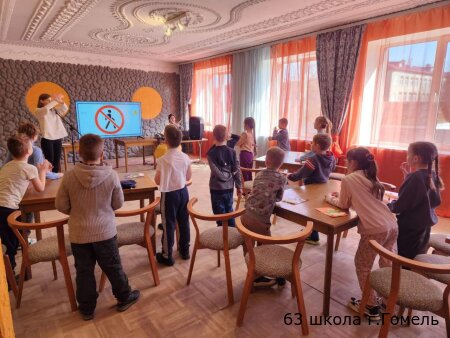 Ребята воспитательно-оздоровительного лагеря "Экозаврики" ГУО "Начальная школа 63 г.Гомеля"
