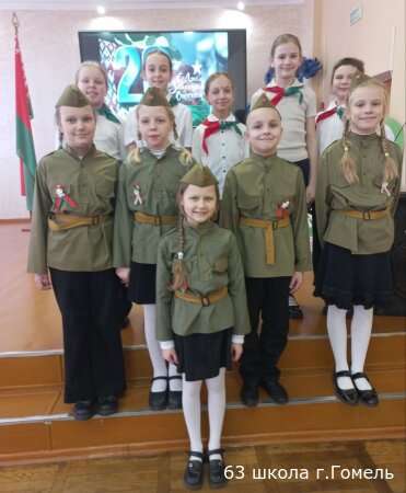 Торжественное поздравление мужчин школы с праздником